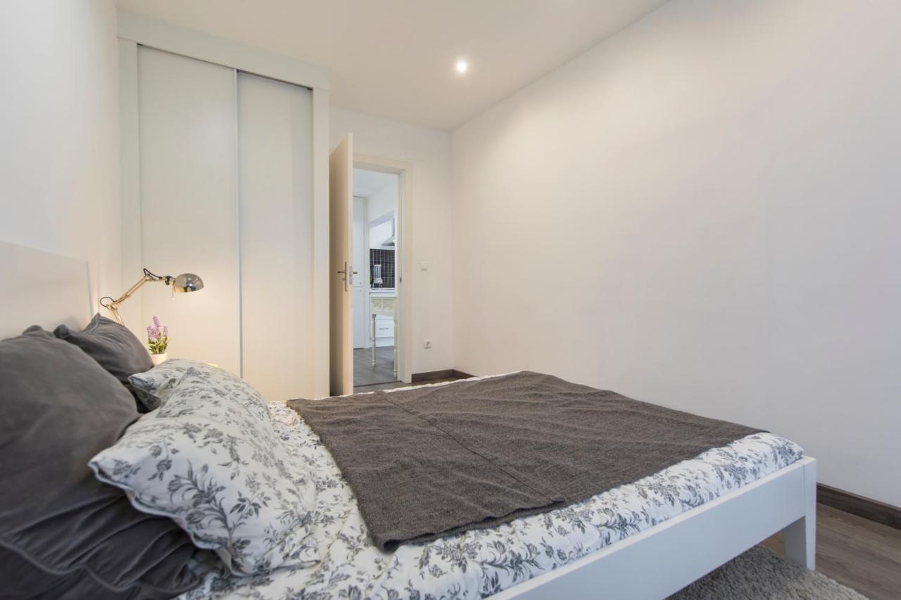 Alfama Typical Beco Da Adica Apartment Lisbon Bagian luar foto