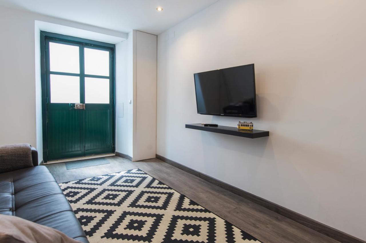 Alfama Typical Beco Da Adica Apartment Lisbon Bagian luar foto