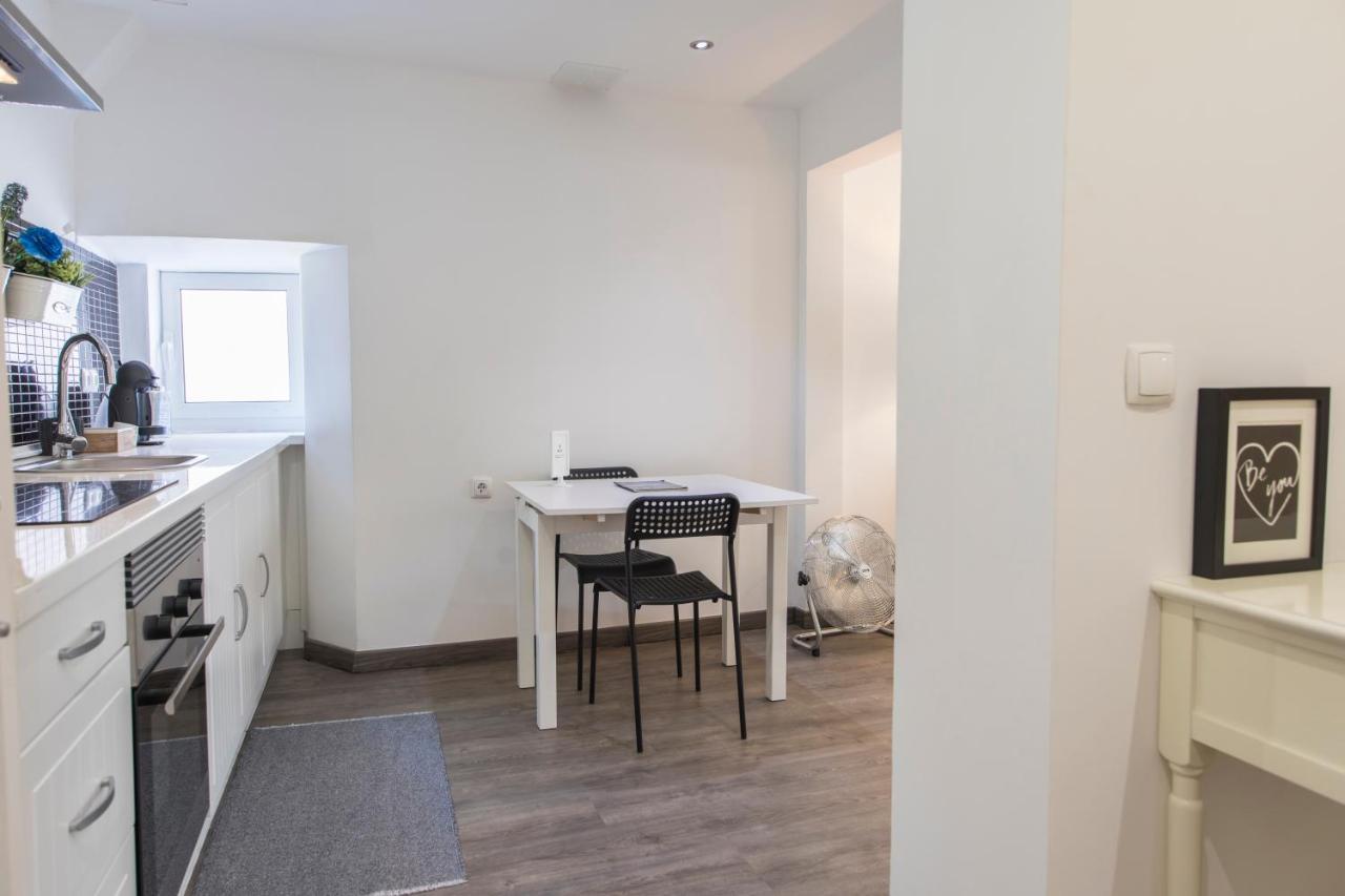 Alfama Typical Beco Da Adica Apartment Lisbon Bagian luar foto