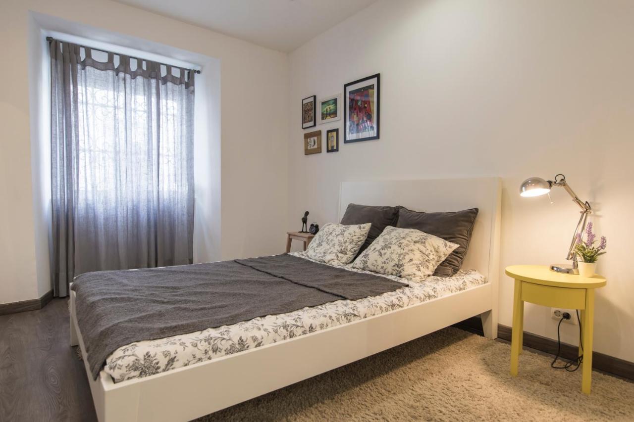 Alfama Typical Beco Da Adica Apartment Lisbon Bagian luar foto
